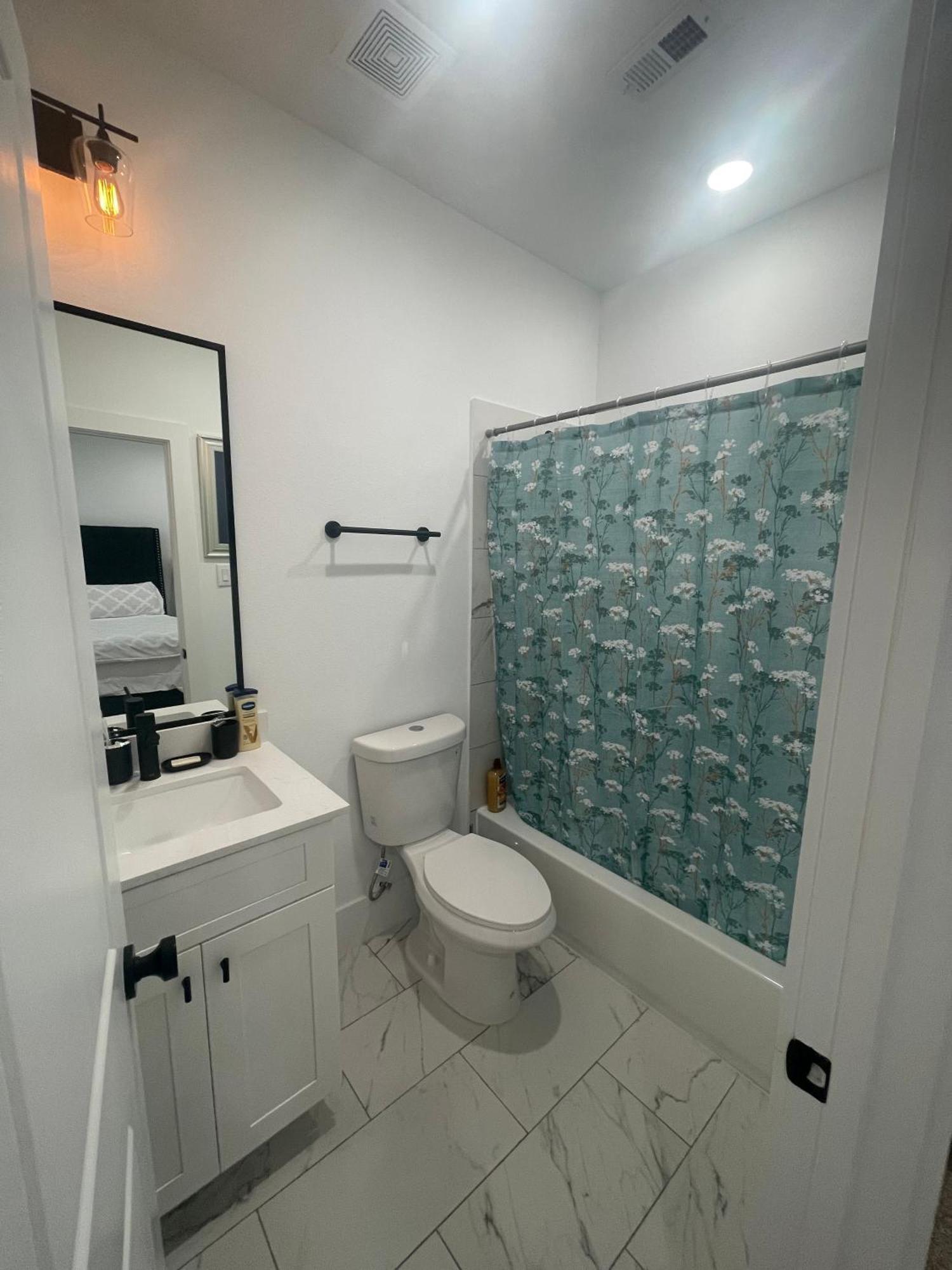 Comfortable 3 Bedroom - Heart Of Texas Medical Center Houston Bagian luar foto